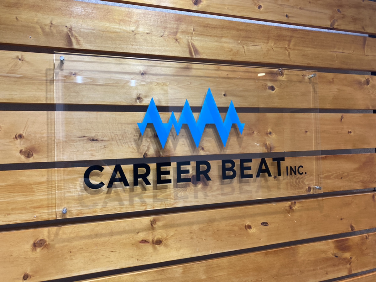 エントランス CAREER BEAT ロゴ